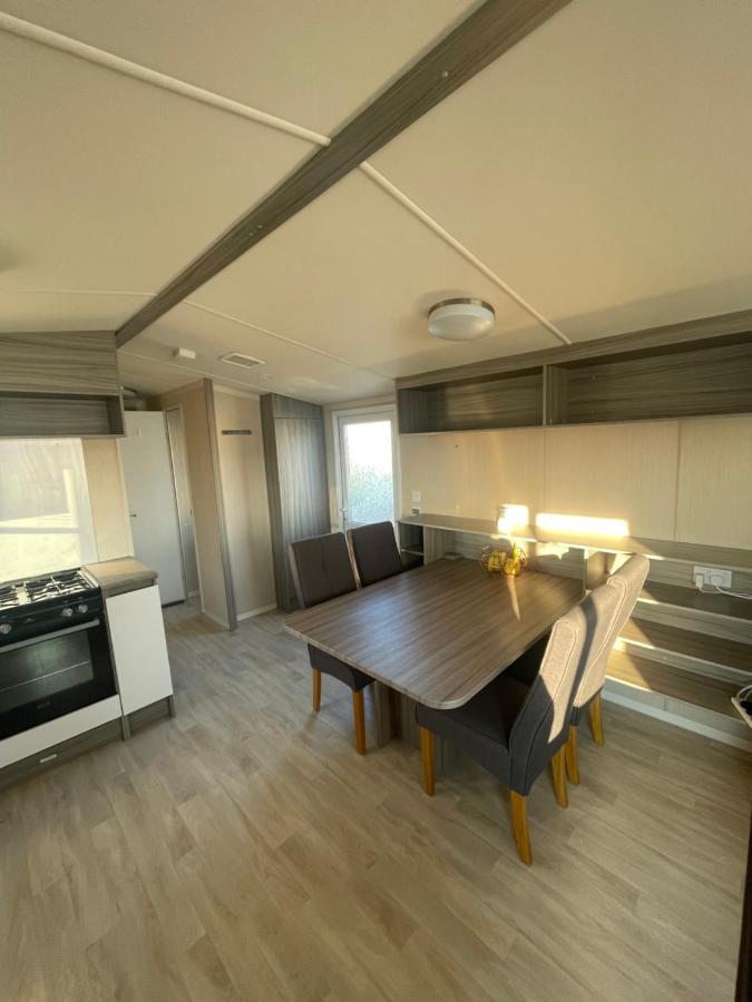 Delightful 6 Berth Holiday Home With Decking Area Chichester Exterior foto