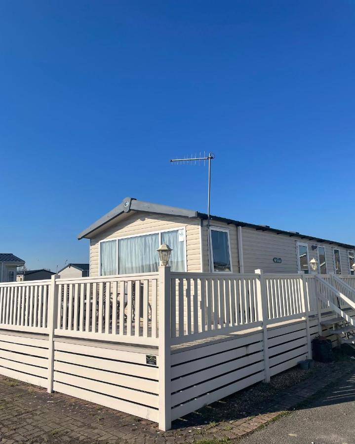 Delightful 6 Berth Holiday Home With Decking Area Chichester Exterior foto